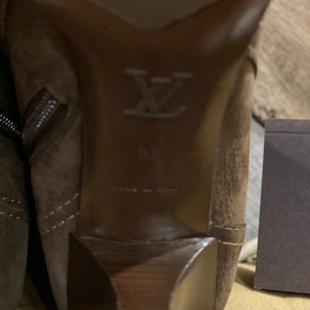 Louis Vuitton Brown Suede Boots - ✨Authentic - Picture 9 of 14